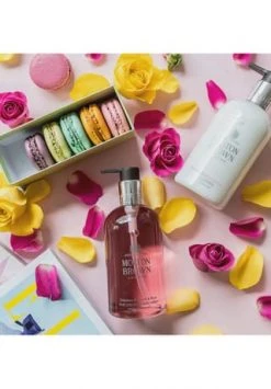 MOLTON BROWN Delicious Rhubarb & Rose Edle Handseife -Günstiges Pflegesets Geschäft unnamed file 578