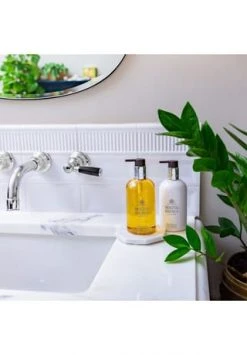 MOLTON BROWN HAND CARE Flora Luminare Hand Lotion 300ml -Günstiges Pflegesets Geschäft unnamed file 593